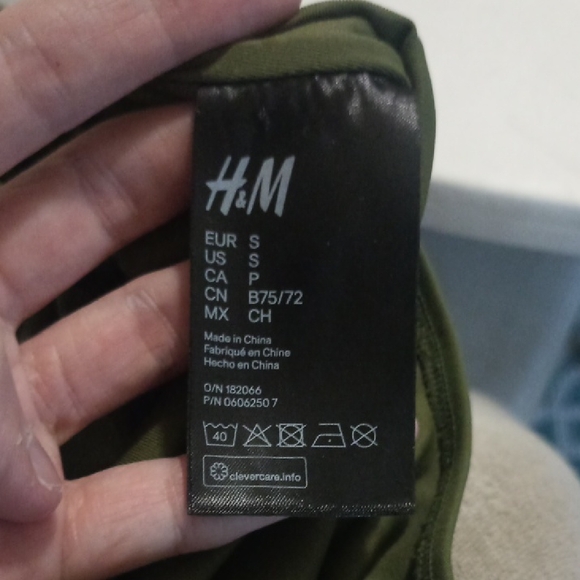 👙🌊🌞H&M Flattering Maternity Olive Green One-Piece Swimsuit EUC Small - Picture 3 of 6